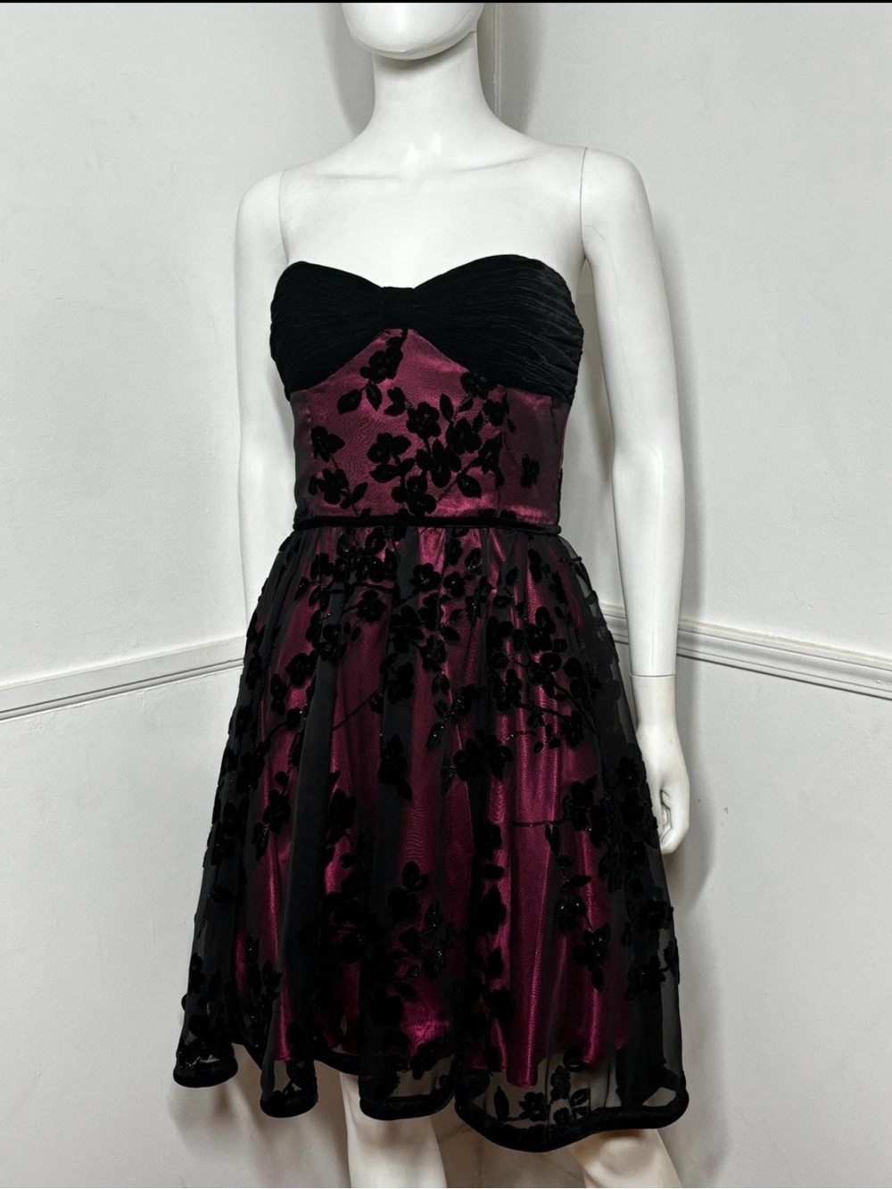 Betsey Johnson Velvet Floral Strapless Party Dress Size 2 Burgundy Black - Picture 2 of 9